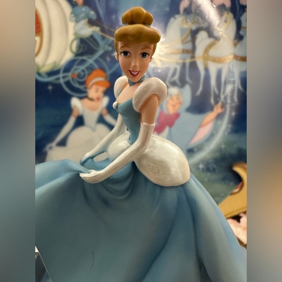 Disney Cinderella’s Dance Heirloom Music Box Collection - Picture 9 of 17